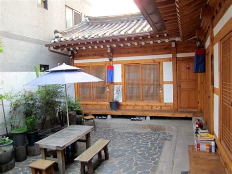 traditional hanok guesthouse seoul.